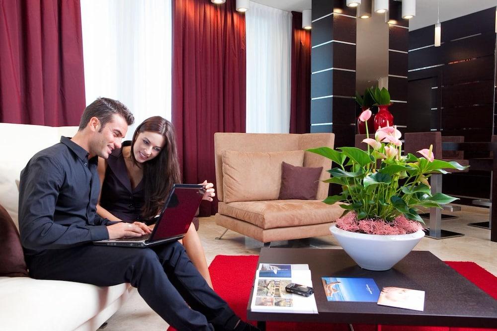 Laguna Palace Hotel 4*